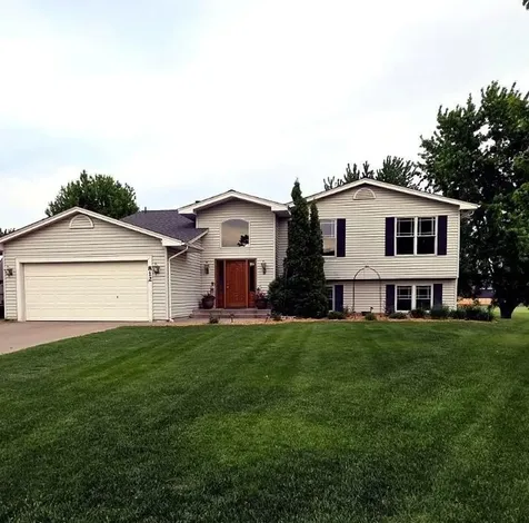 812 Larkspur Court Shakopee MN 55379