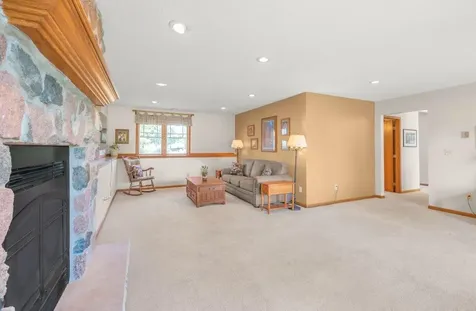 812 Larkspur Court Shakopee MN 55379