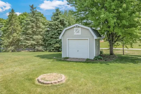 812 Larkspur Court Shakopee MN 55379