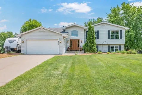 812 Larkspur Court Shakopee MN 55379