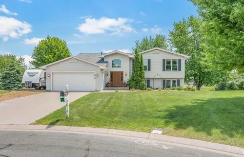 812 Larkspur Court Shakopee MN 55379