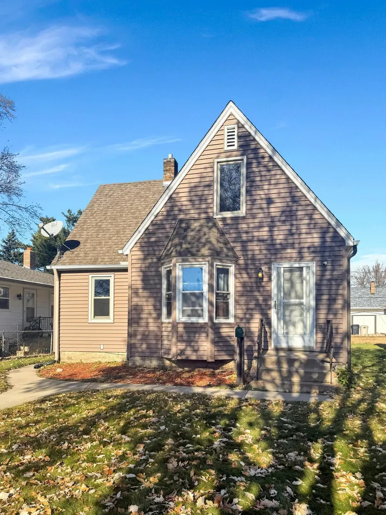 2003 Cottage Avenue E Saint Paul MN 55119