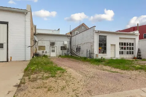 127 1st Street SE Fairfax MN 55332