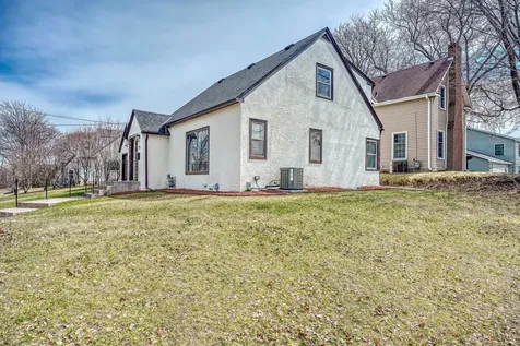 124 King Street W Saint Paul MN 55107