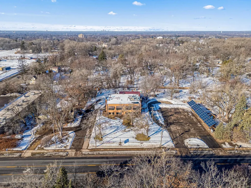 1709/1695 Mcknight Road N Maplewood MN 55109