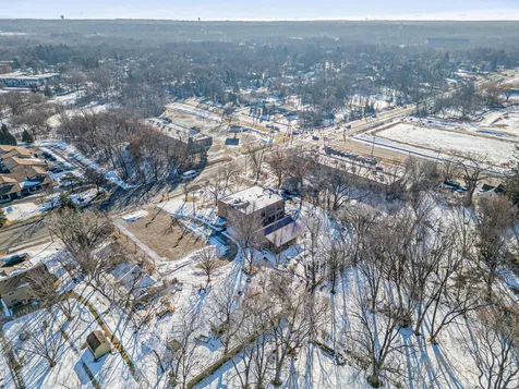 1709/1695 Mcknight Road N Maplewood MN 55109