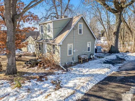 1709/1695 Mcknight Road N Maplewood MN 55109