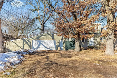 1709/1695 Mcknight Road N Maplewood MN 55109