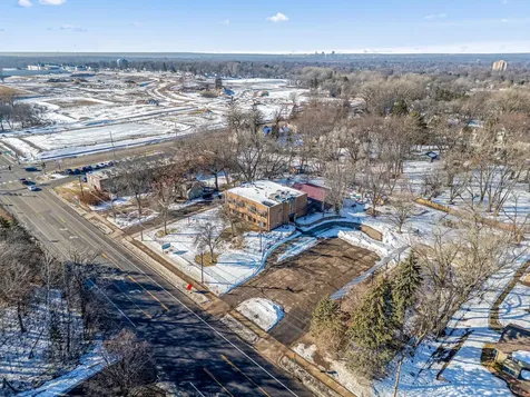 1709/1695 Mcknight Road N Maplewood MN 55109