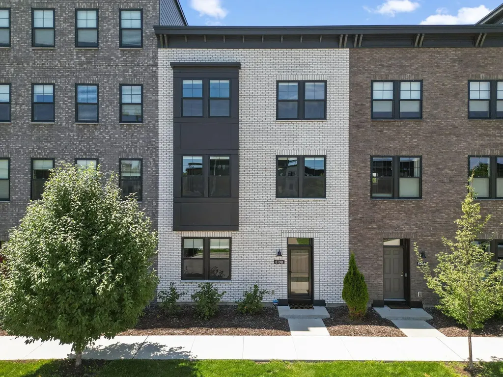 879 Woodlawn Avenue Saint Paul MN 55116