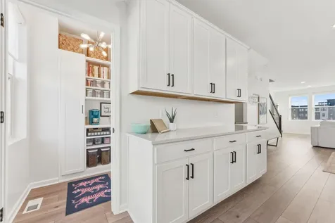 879 Woodlawn Avenue Saint Paul MN 55116