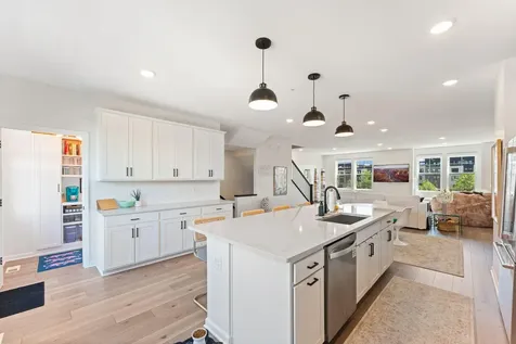879 Woodlawn Avenue Saint Paul MN 55116