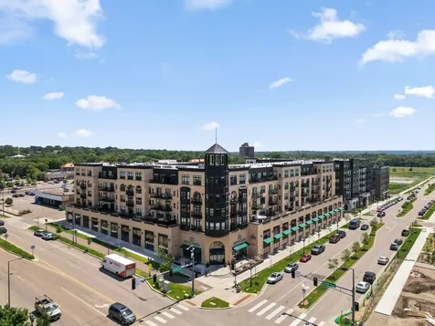 879 Woodlawn Avenue Saint Paul MN 55116