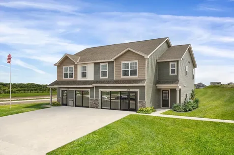 1916 Highview Terrace Shakopee MN 55379