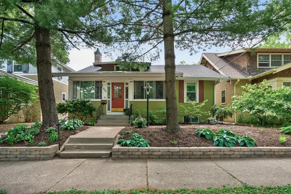 909 W 44th Street Minneapolis MN 55409