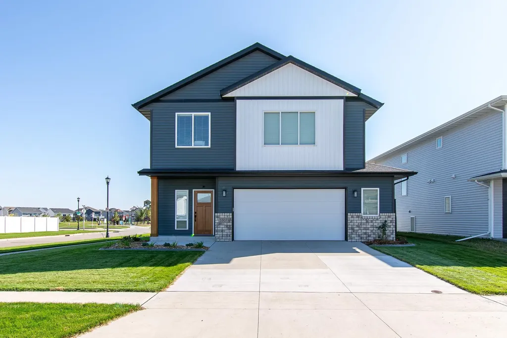 5507 Lori Lane W West Fargo ND 58078