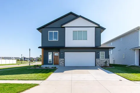 5507 Lori Lane W West Fargo ND 58078