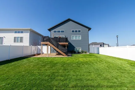 5507 Lori Lane W West Fargo ND 58078