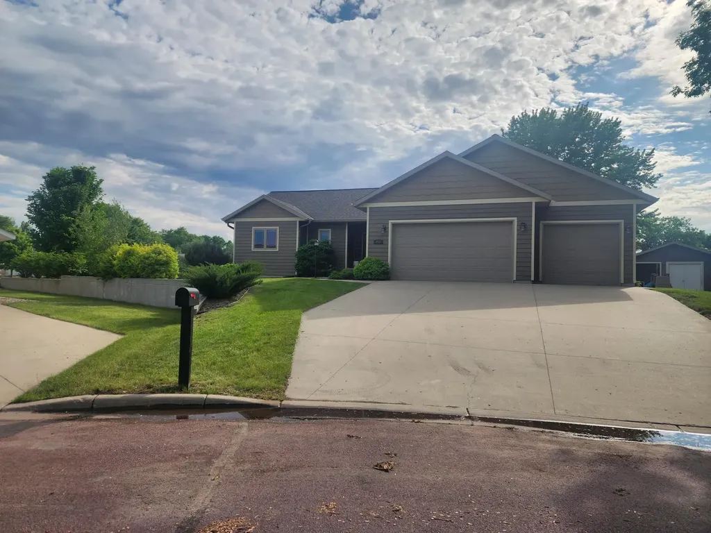 212 Eastwood Drive Redwood Falls MN 56283