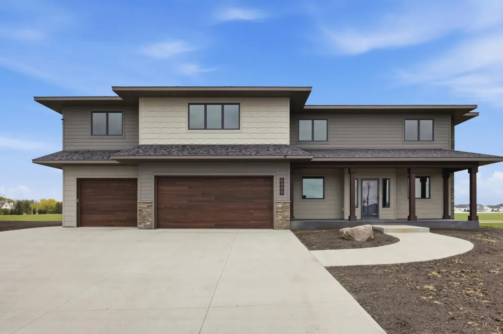 6490 Selkirk Drive S Fargo ND 58104
