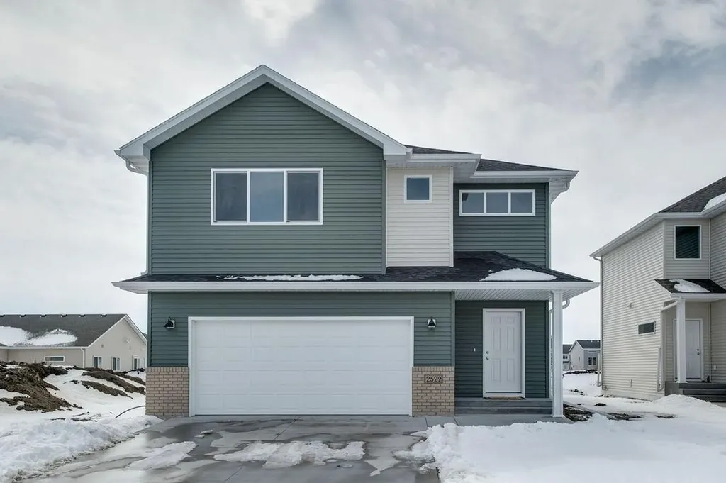 2529 36th Avenue S Moorhead MN 56560