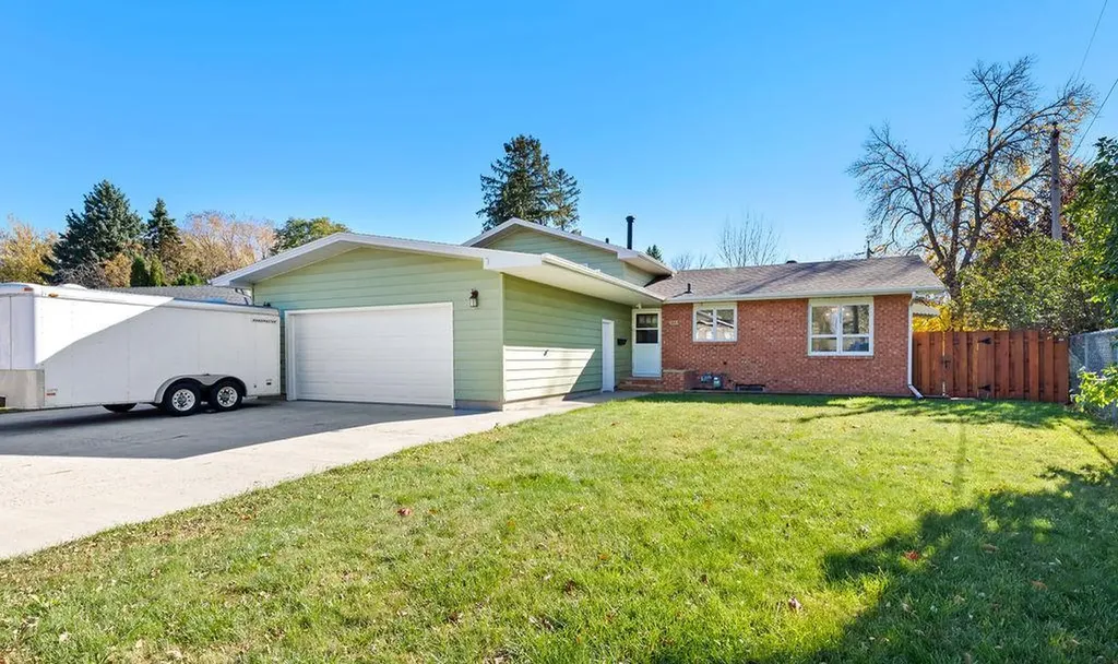 2807 Edgewood Drive N Fargo ND 58102