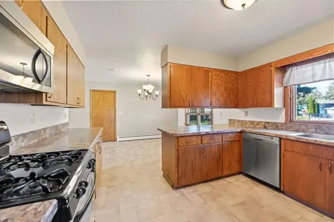 2807 Edgewood Drive N Fargo ND 58102