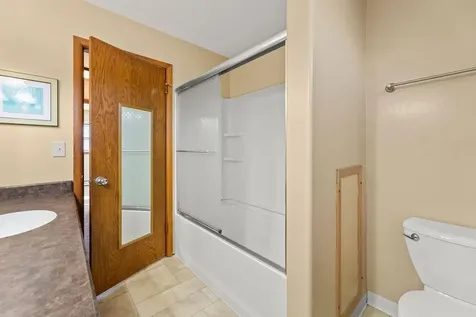2807 Edgewood Drive N Fargo ND 58102