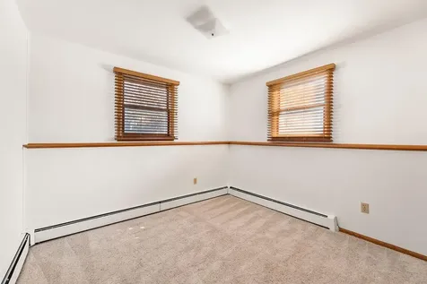 2807 Edgewood Drive N Fargo ND 58102