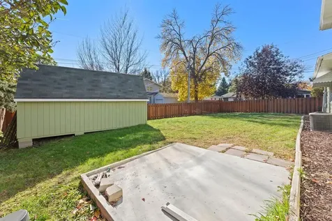 2807 Edgewood Drive N Fargo ND 58102
