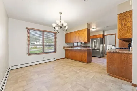 2807 Edgewood Drive N Fargo ND 58102