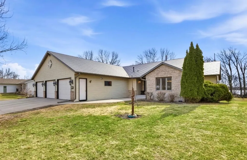 141 Fairlawn Avenue E Winsted MN 55395