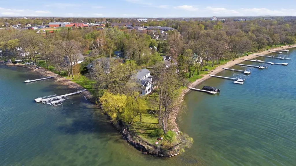 611 N Shore Drive Detroit Lakes MN 56501