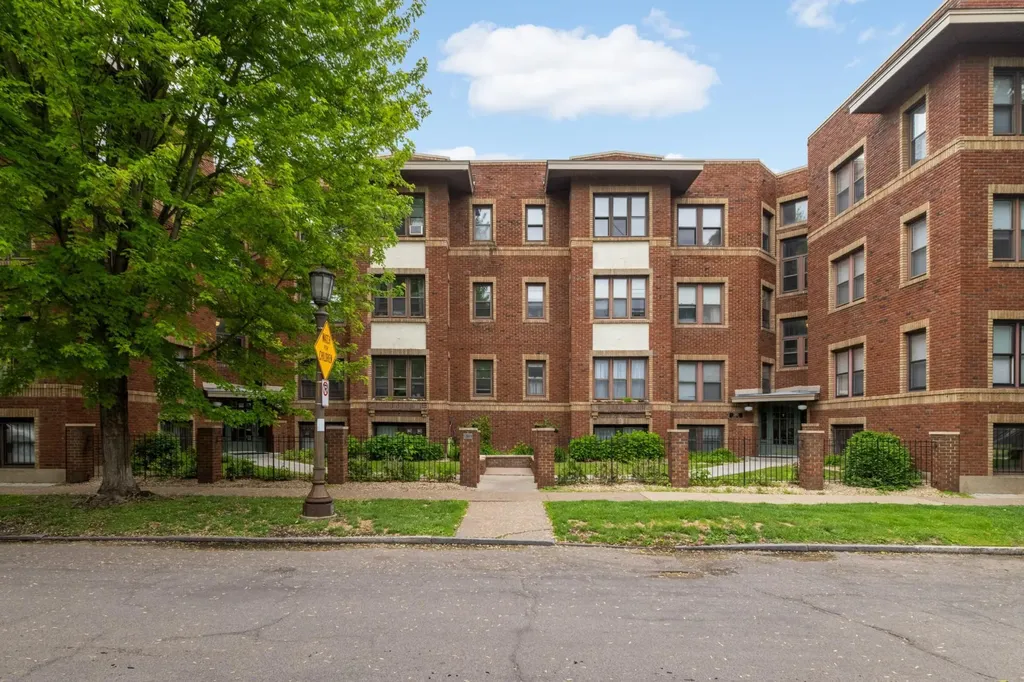 385 Laurel Avenue Saint Paul MN 55102