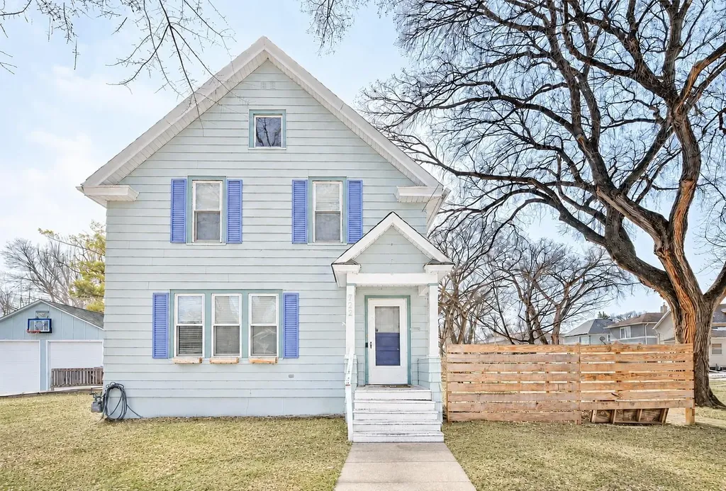 722 9th Avenue N Fargo ND 58102