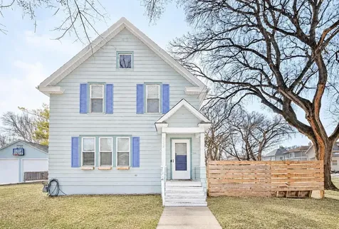 722 9th Avenue N Fargo ND 58102