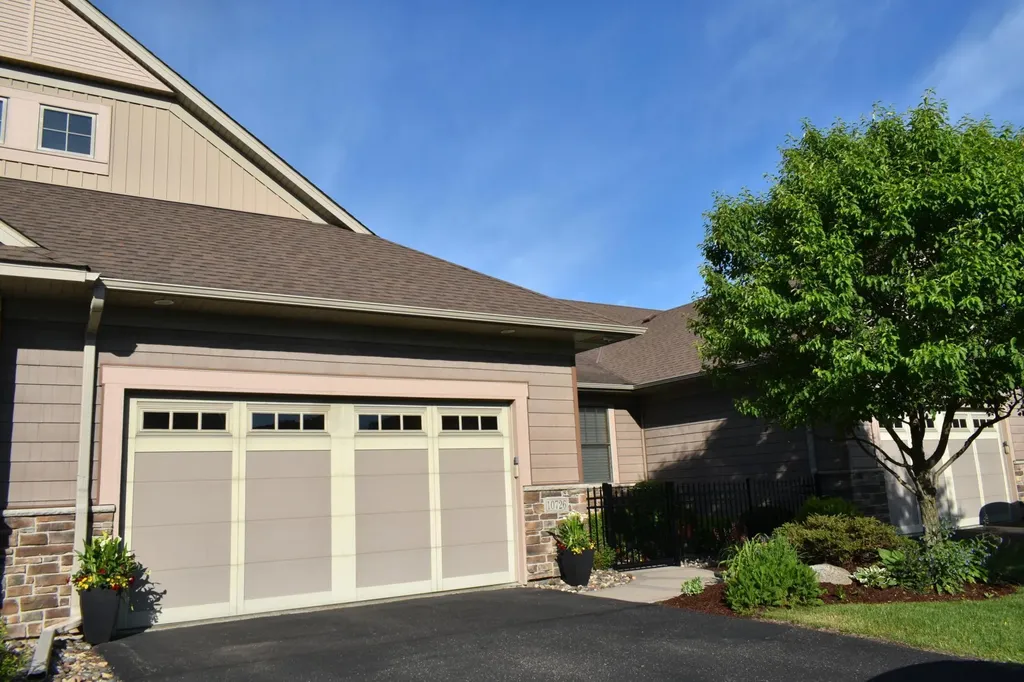 10726 Lyndale Bluffs Trail Bloomington MN 55420