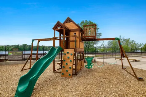 115 N Shore Drive Fountain City WI 54629