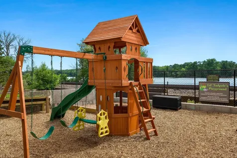 115 N Shore Drive Fountain City WI 54629