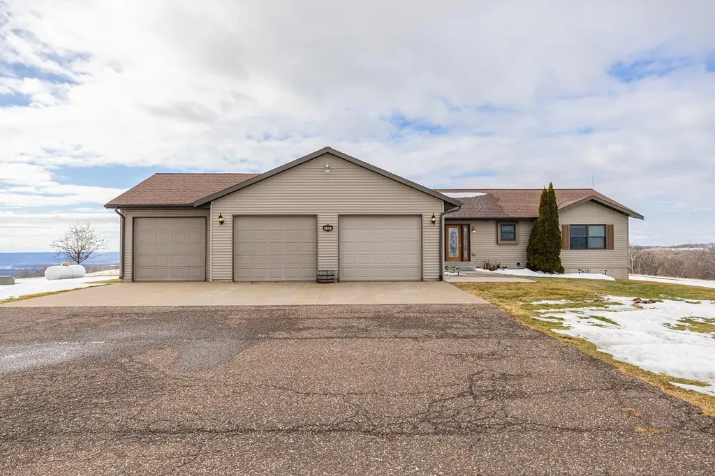 W1660 Maplewood Lane Alma WI 54610