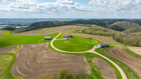 W1660 Maplewood Lane Alma WI 54610
