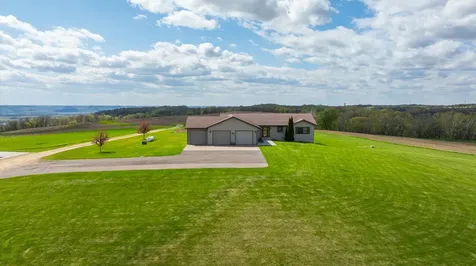 W1660 Maplewood Lane Alma WI 54610