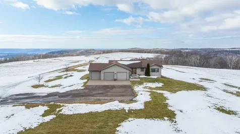 W1660 Maplewood Lane Alma WI 54610