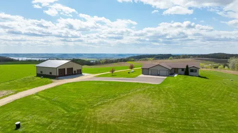 W1660 Maplewood Lane Alma WI 54610