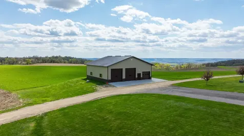 W1660 Maplewood Lane Alma WI 54610
