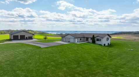 W1660 Maplewood Lane Alma WI 54610