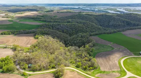 W1660 Maplewood Lane Alma WI 54610
