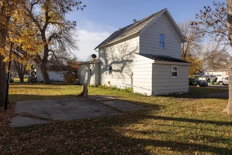 222 6th Street NE Hillsboro ND 58045