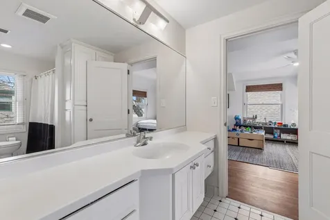 1930 Knox Avenue S Minneapolis MN 55403