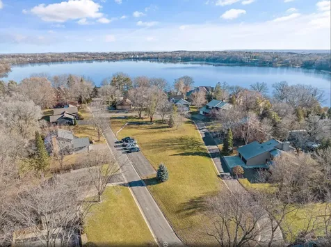 321 Deerfoot Trail Chanhassen MN 55317